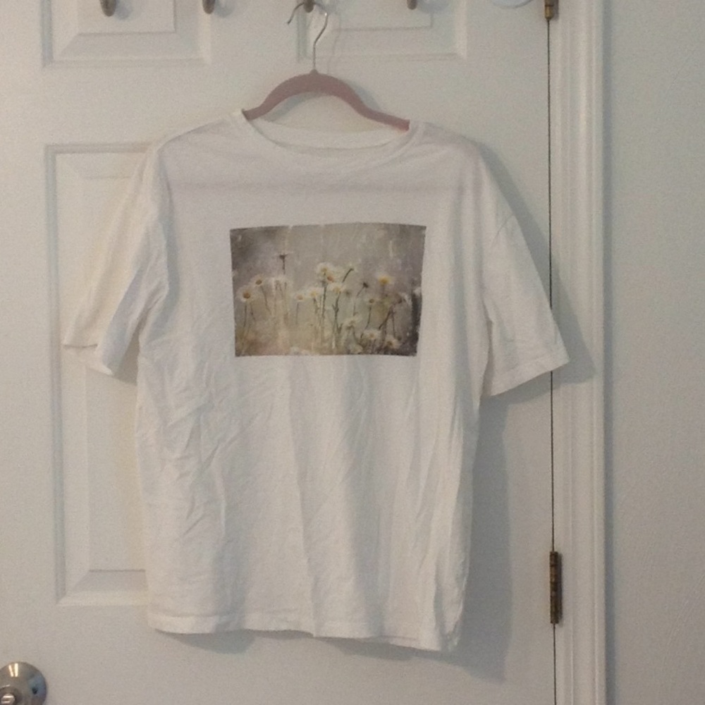 White womens flower print t-shirt